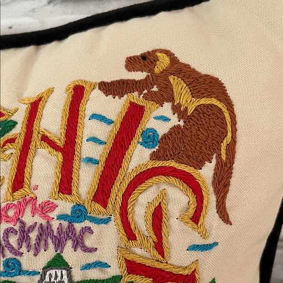 Cat Studio Multicolor Embroidered Pillow Michigan State iconic locations cotton - Picture 5 of 12